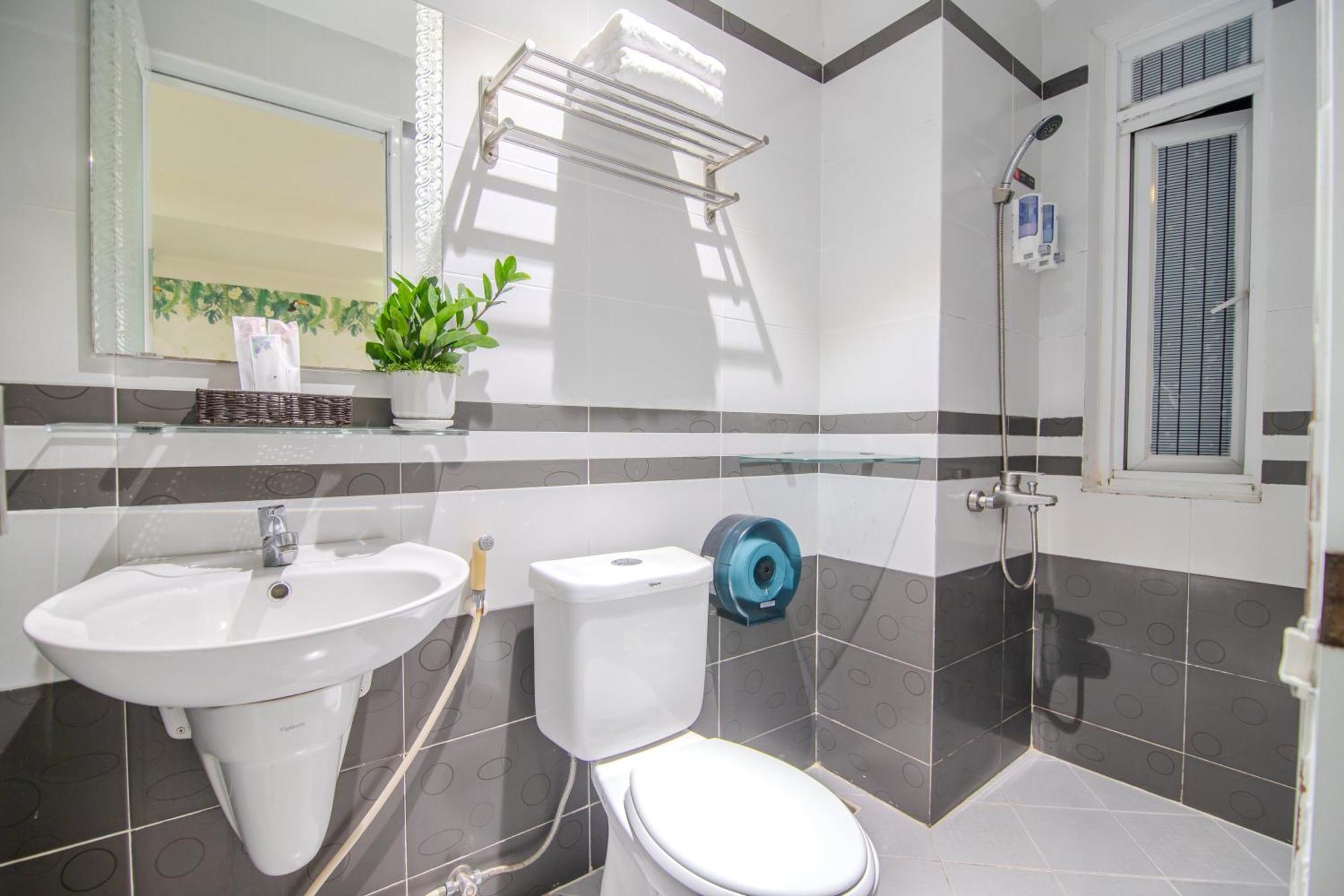 Bin Bin Hotel 5 - Near Lotte Mart D7 Bandar Ho Chi Minh Luaran gambar